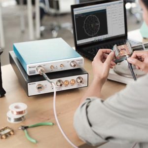 Компания Tektronix выходит на рынок векторных анализаторов цепей с USB-анализатором серии TTR500...